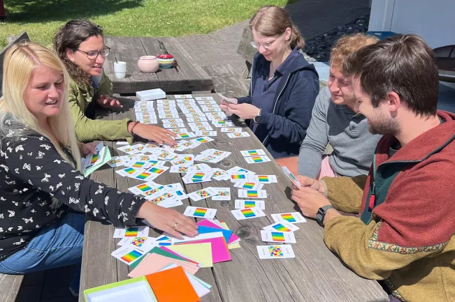 Schreibzeit Gruppenarbeit im Garten 170725_Foto Katrin Berentzen