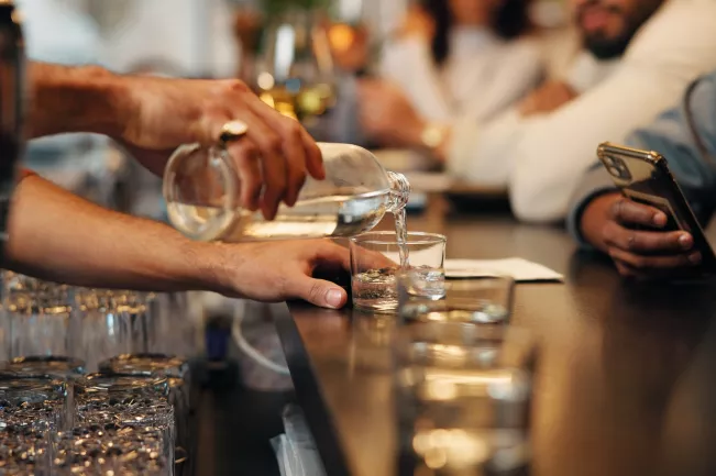 Theke in Kneipe_COLOURBOX68416861