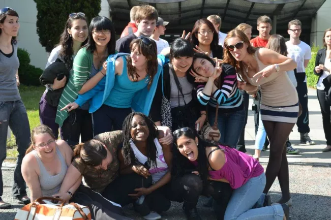 B2B_Gruppenbild_02.jpg (DE)