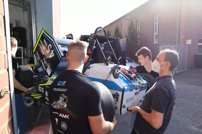 brs_motorsport_dreh_in_der_werkstatt_20210923_foto_juri_kuestenmacher_01.jpg (DE)