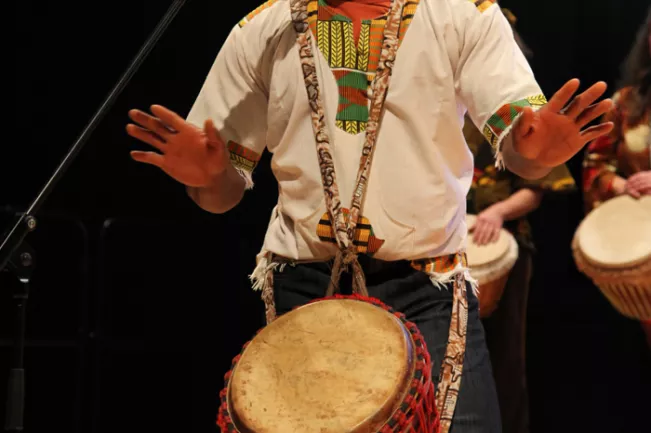 absolventenfeier_2012_african-drums_12884.jpg (DE)