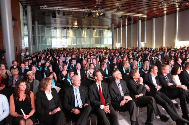 absolventenfeier_2012_forum_12888.jpg (DE)