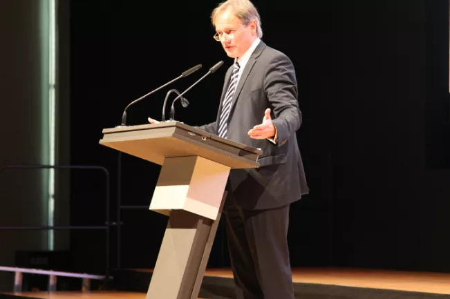 absolventenfeier_2012_ihne_12886.jpg (DE)