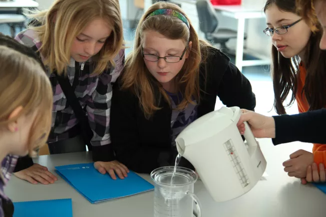 die_erste_kinderuni_im_rhein-sieg-kreis_foto-hochschule-bonn-rhein-sieg-2_14144.jpg (DE)