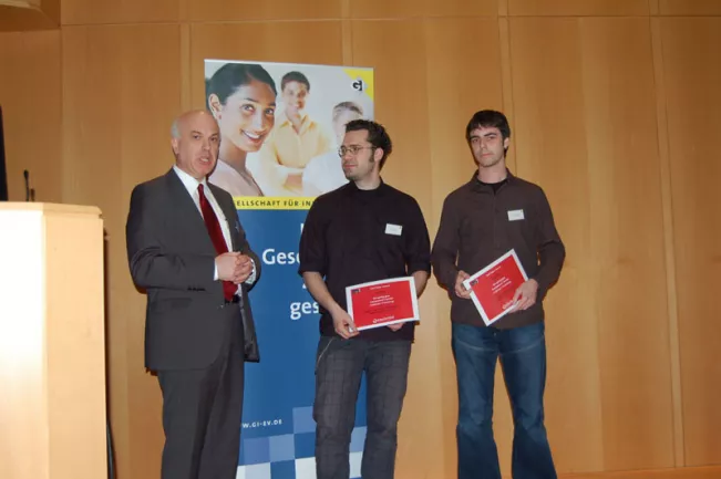 dirk_holz_best_paper-_award_800_7444.jpg (DE)