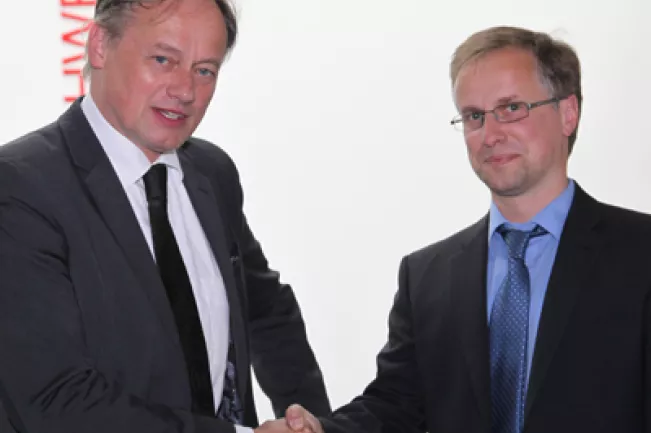 hochschulprasident_hartmut_ihne_li_ernennt_richard_jager_zum_professor._12394.jpg (DE)