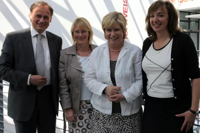 ihne_kortmann-karin_merten-ulrike_terlau_700_7792.jpg (DE)