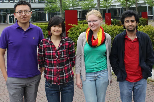 rise-stipendiatinnen_aus_harvard_und_ottawa_mit_ihren_betreuern_12502.jpg (DE)