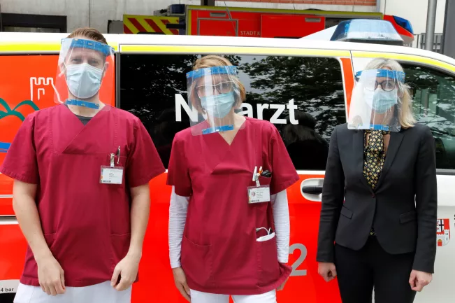 gesichtsschilde_gfo-klinikpersonal_2020-06-10_foto_eva_tritschler_7089.jpg (DE)