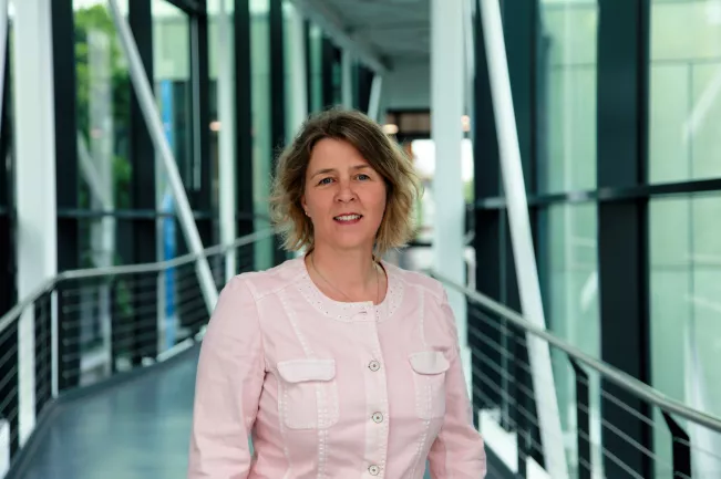 gross-iris_vp-lehre_2018_foto_eva_tritschler_4348.jpg (DE)