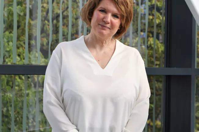 hofstetter-yvonne_honprof_quadrat_2020-07-15_foto_eva_tritschler_3125.jpg (DE)