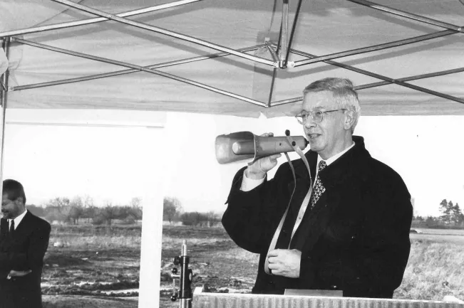 hubert_severin_gruendungsrektor_sta_spatenstich_1998_foto_cynthia_ruehmekorf.jpg (DE)