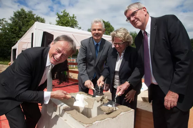 ihne_raetz_schulz_schuster_pfarrer-jaeger_polier-klaus-dassen_20160704_300dpi_eva_tritschler_1686.jpg (DE)