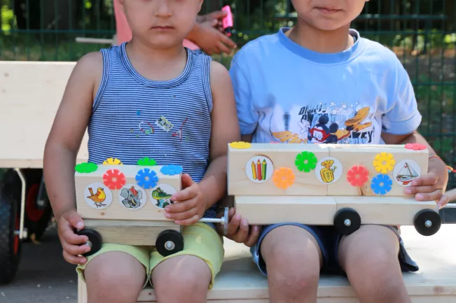 Kinderspielzeug-fuer-Fluechtlinge_FBEMT_20160719_Foto-Reith_img_8153.jpg (DE)