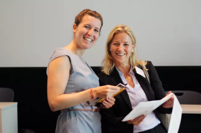 Bild_3_-_Letzte_Absprachen_vor_Abgabe_eines_Papers