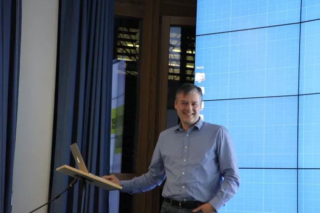 kinderuni_computergrafik_erleben_hinkenjann_ivc_sta_20151112_foto_j._kuestenmacher_img_892411.jpg (DE)