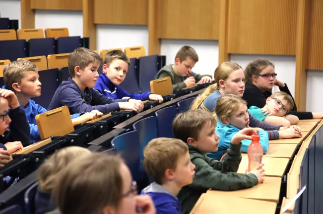 kinderuni_good_vibrations_gross_sta_20181129_foto_juri_kuestenmacher_33.jpg (DE)