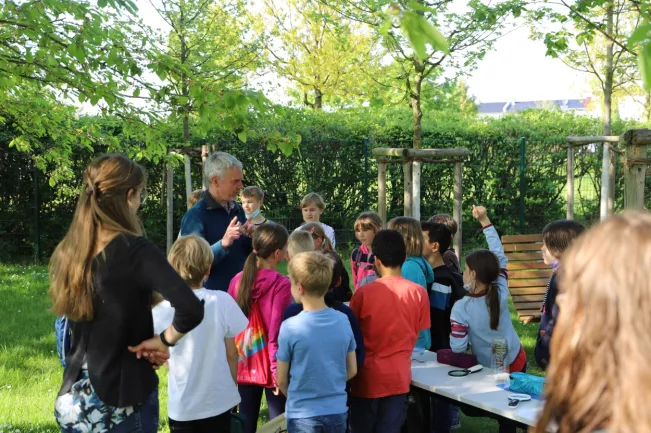 kinderuni_sta_gaertnern_umweltschutz_20220428_foto_juri_kuestenmacher_019.jpg (DE)