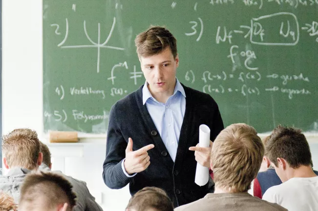 Mathe-Unterricht_FBEMT_20131014_StA_Foto-Lichtenscheidt.jpg (DE)