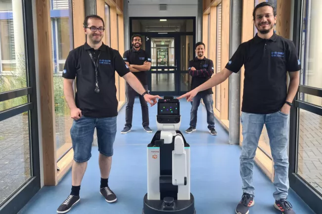 20210628_robocup_b-it_bots_home_liga_foto_deebul_nair.jpg (DE)