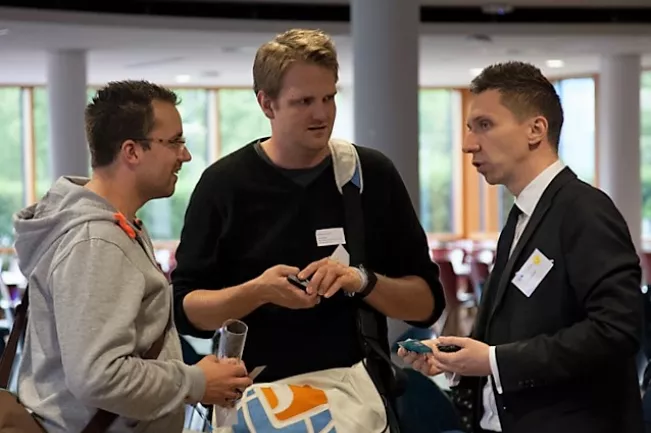 66_alumni-tag-2016_72dpi_fotos-eva-tritschler-1173_zilkenmarschollek.jpg (DE)