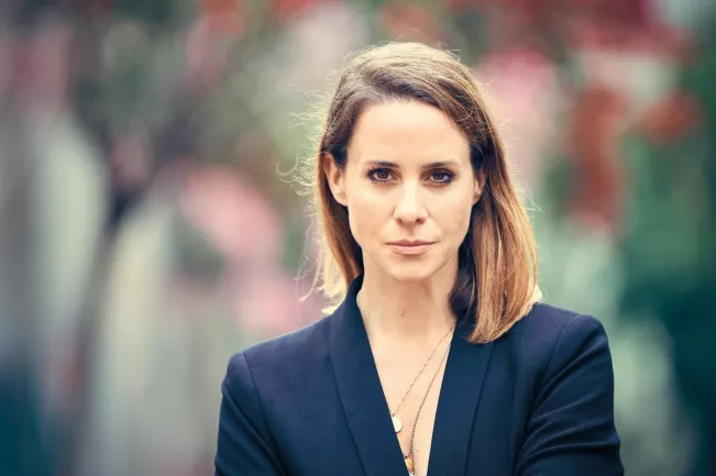 amiri_natalie_2020_2541_c_johannes_moths_kleiner.jpg (DE)