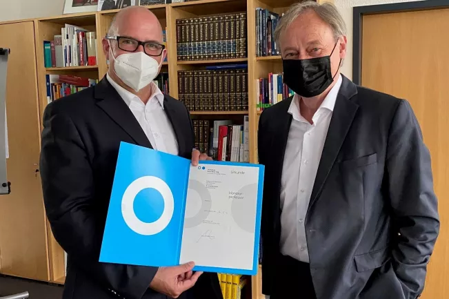 archut_andreas_ernennung_hon._prof._emt_2021-07-08.jpg (DE)