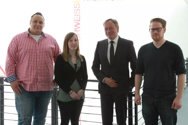 Stupa-Vorsitzender Marian Momper (re) stellte heute Hochschulpräsident Hartmut Ihne mit Lucas Hölzer und Lena Spiekers den neuen AStA-Vorsitzenden und seine Stellvertreterin vor.(DE)