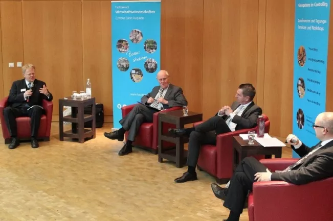 controlling-tagung2017_diskussionsrunde_foto_h-brs.jpg (DE)