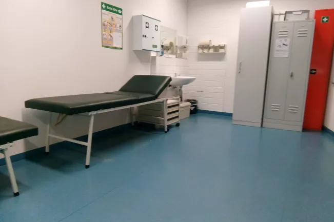 erste_hilfe_raum_kuesgens.jpg (DE)