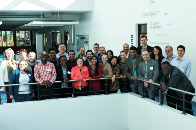 h-brs-alumni-tagung_september_2015_gruppenfoto_foto_eva_tritschler_cut.jpg (DE)