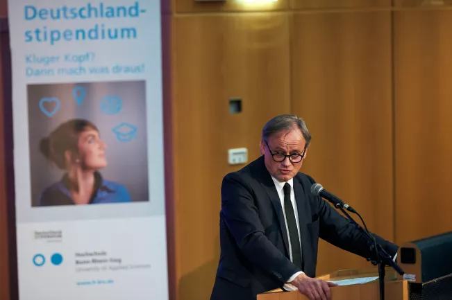 h-brs_stipendienfeier_2019_webres_057.jpg (DE)