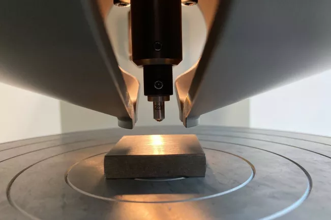 haertepruefmaschine_brinell_pruefkoerper.jpg (DE)