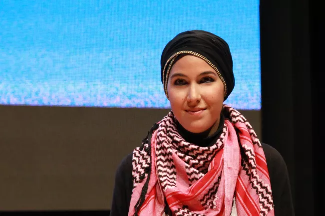 hansen-basma_absfeier2015_preis_izne_foto_e._tritschler_8377.jpg (DE)