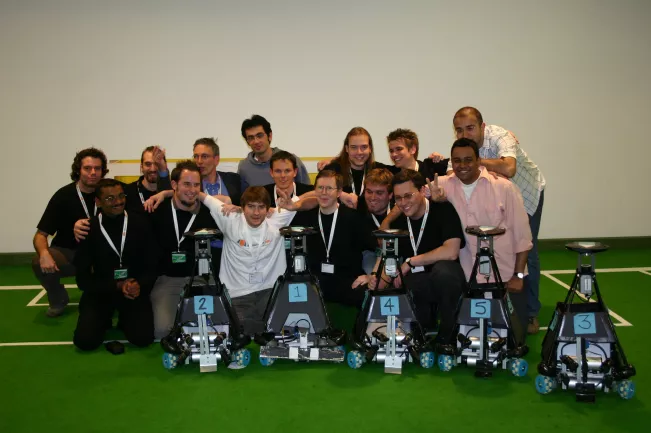 Abheek Bose and RoboCup Team 2005.jpg (DE)