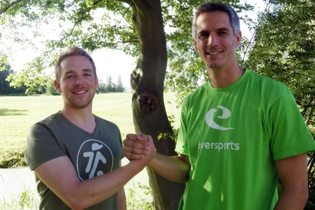 Das Foto zeigt Kevin Merken (links) von 11Spielmacher mit Hanno Lippitsch (Eversports). Pressefoto (DE)