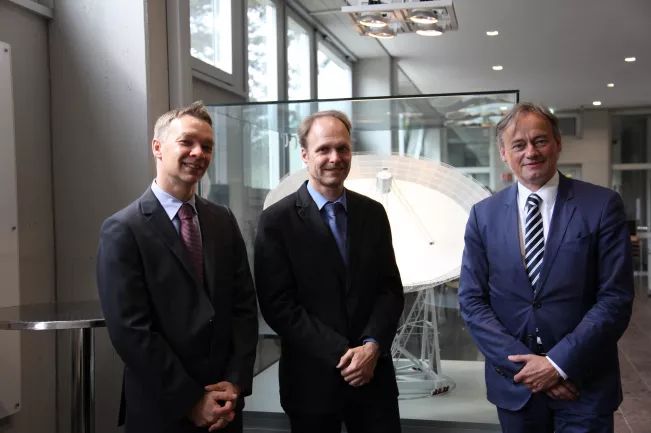 v.l.: Prof. Dr. Michael Kramer vom MPIfR, Prof. Dr. Bernd Klein, H-BRS-Präsident Prof. Dr. Hartmut Ihne(DE)