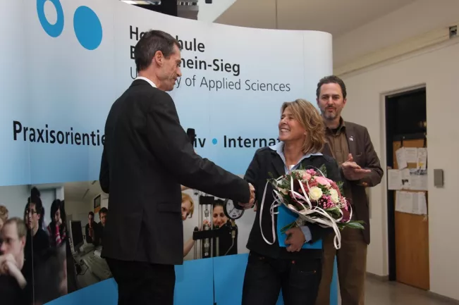 lehrpreis2014_vp-manfred-kaul_ines-gross_marco-winzker_foto-eva-tritschler_web_4133.jpg (DE)