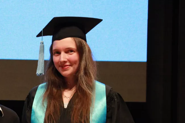 ludwig-melanie_absolventenfeier 2015_preis_gleichstellungsbeauftragte_foto_eva_tritschler_8401.jpg (DE)