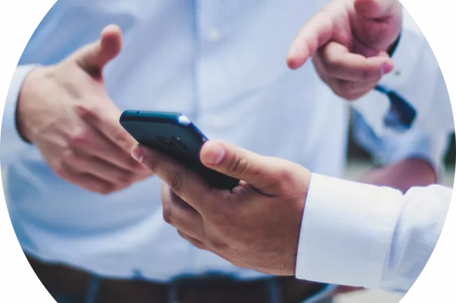 luis-villasmil-4v8umzx8fya-unsplash_photo_by_luis_villasmil_on_unsplash_zugeschnitten.png (DE)