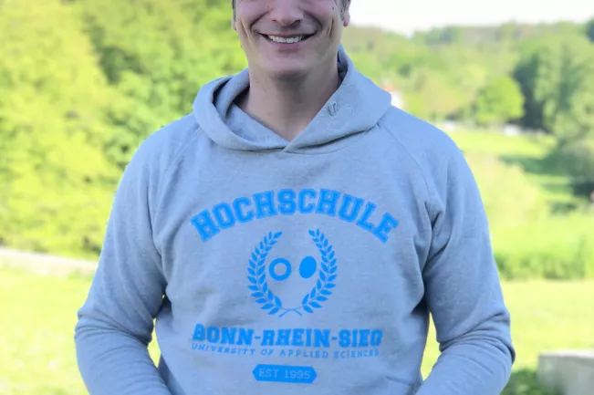 Björn Franken_MdL_Alumuns mit H-BRS Hoodie (DE)