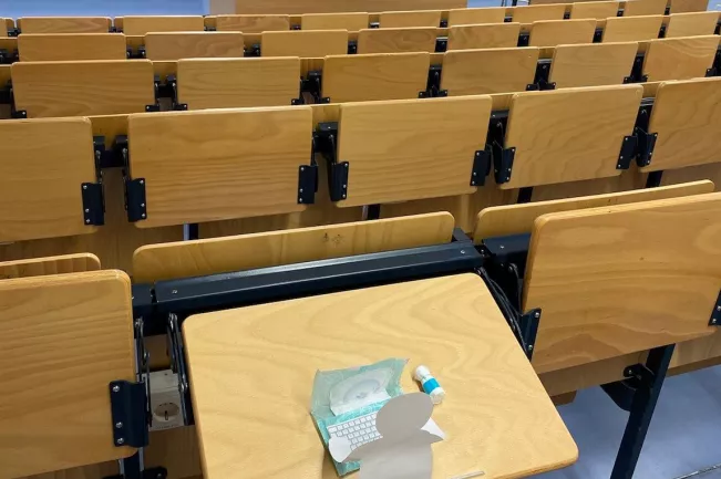 menstruationsartikel_hoersaal.jpg (DE)