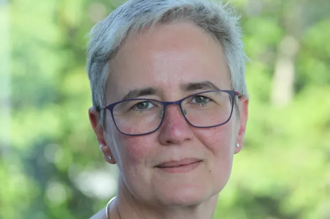 portraet_ute_schmitz_sta_quer_20180924_foto_juri_kuestenmacher_1.jpg (DE)