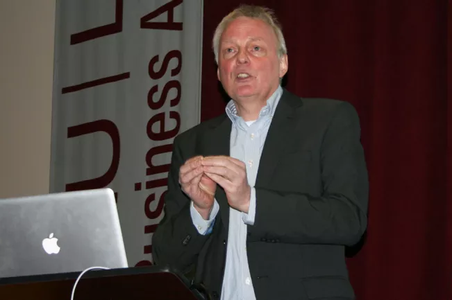 professor_harald_meier_als_gastdozent_in_l.a._img_2404.jpg (DE)