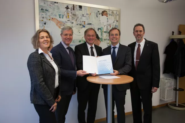 promintus-urkunde2016_300_eva_tritschler_20161024_3506.jpg (DE)