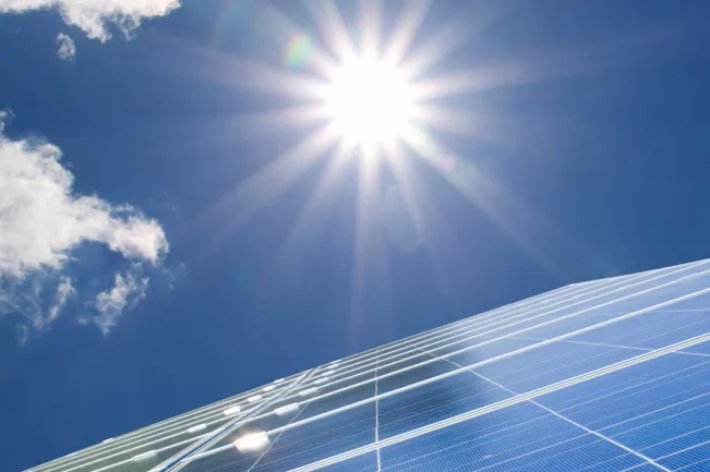 sonne-photovoltaik-izne.jpg (DE)