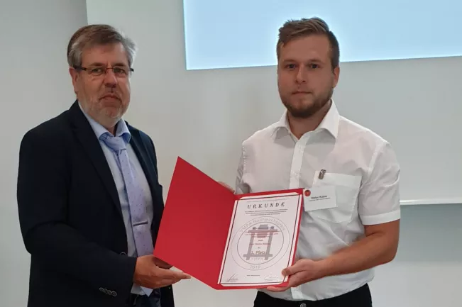 stefan_kuebler_vmpa_nachwuchpreis_2019_foto_vmpa_cut.jpg (DE)