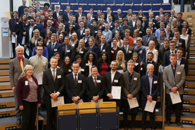 stipendienfeier2016_72_eva_tritschler_20161207_4477_beschnitten_fuer_nl.jpg (DE)