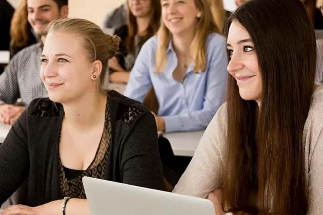 studiengang_wirtschaftspsychologie_bachelor_cut.jpg (DE)