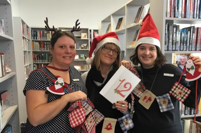 Bibliothek Nelly, Susanne und Sarah (DE)